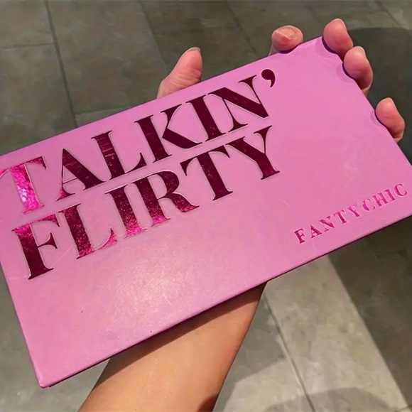 eyeshadow Palette Talkin' Flirty Artistry - Picture 3 of 6